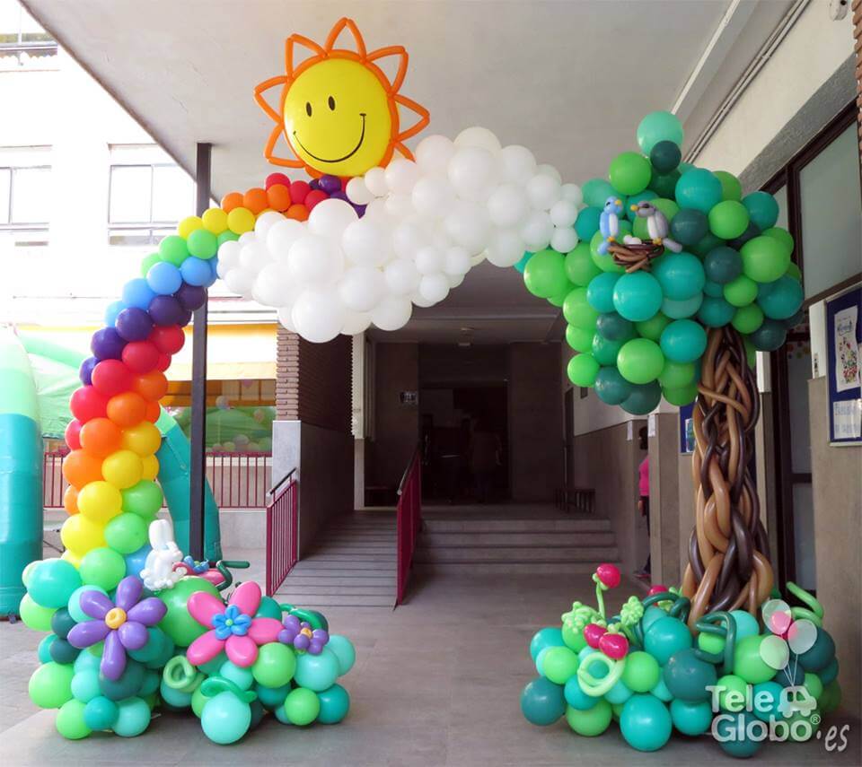 Arco de globos temático primaveral día de la familia colegio Escolapias Valencia