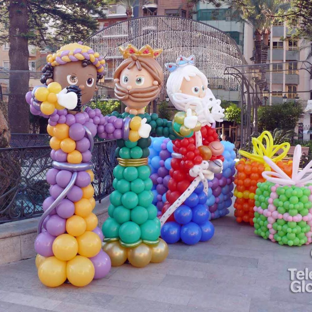 Muñecos reyes magos de globos Feria de Navidad Cullera